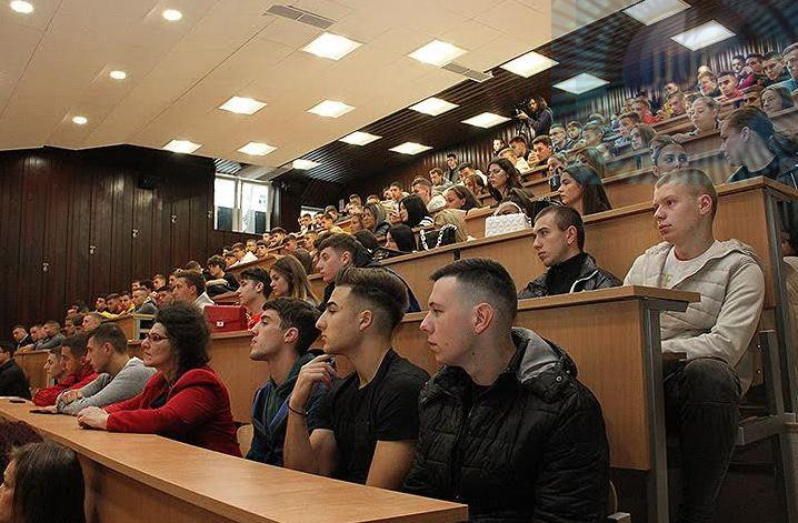 Uz indeks i poklon za najbolje studente na prijemnom ispitu - JUGPRESS