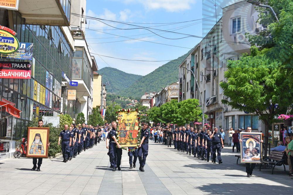 Grad Vranje proslavio Duhovski ponedeljak: Litija u centralnim gradskim ...