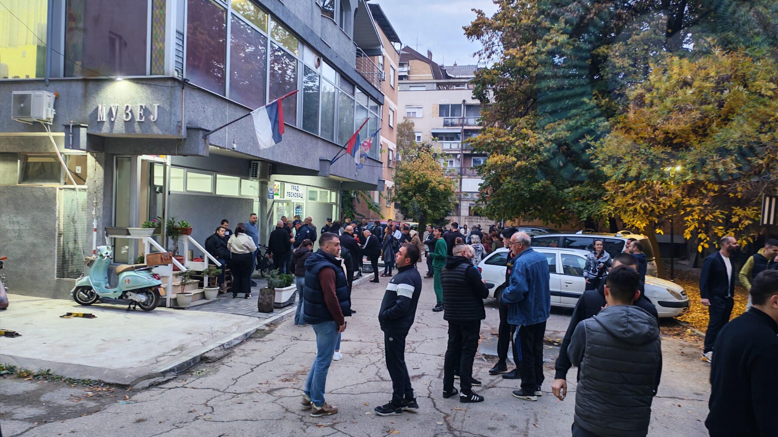 Na biračkom mestu u centru glasanje do 23 sata - JUGPRESS